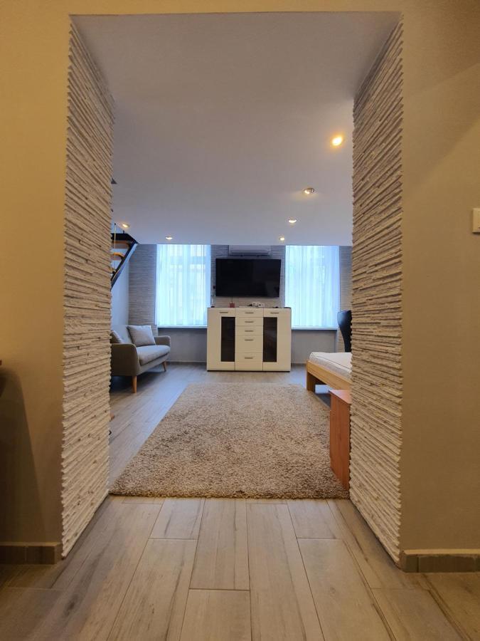 Belvarosi Exkluziv Loft เดเบรตเซน ภายนอก รูปภาพ