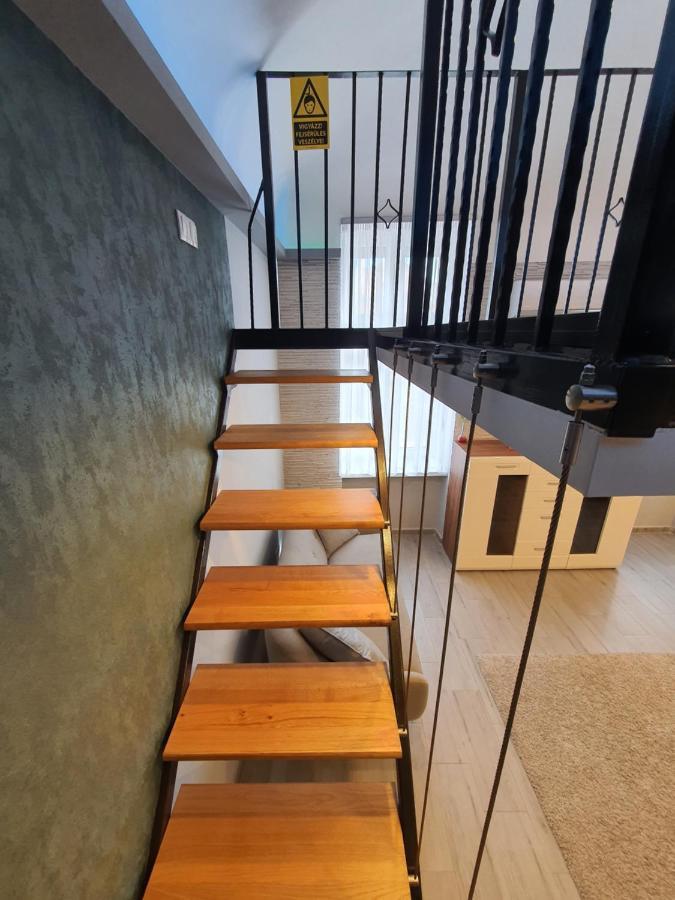 Belvarosi Exkluziv Loft เดเบรตเซน ภายนอก รูปภาพ
