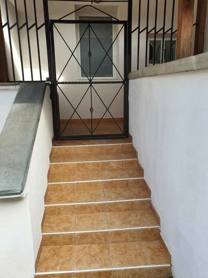 Belvarosi Exkluziv Loft เดเบรตเซน ภายนอก รูปภาพ